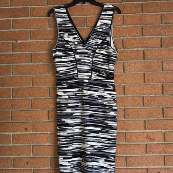 🖤TART COLLECTION🖤 VIERA V-NECK DRESS
$168🖤 - Picture 3 of 10